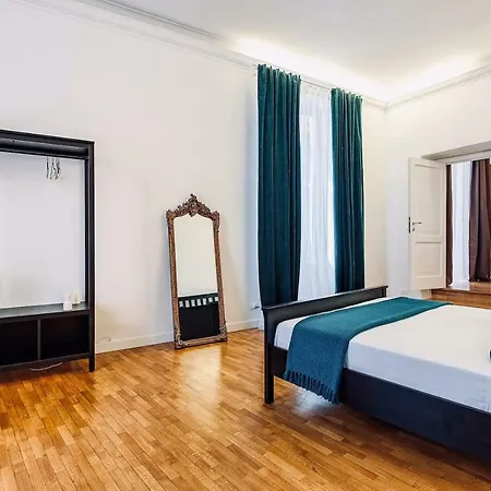 Apartment Pantheon Elegance